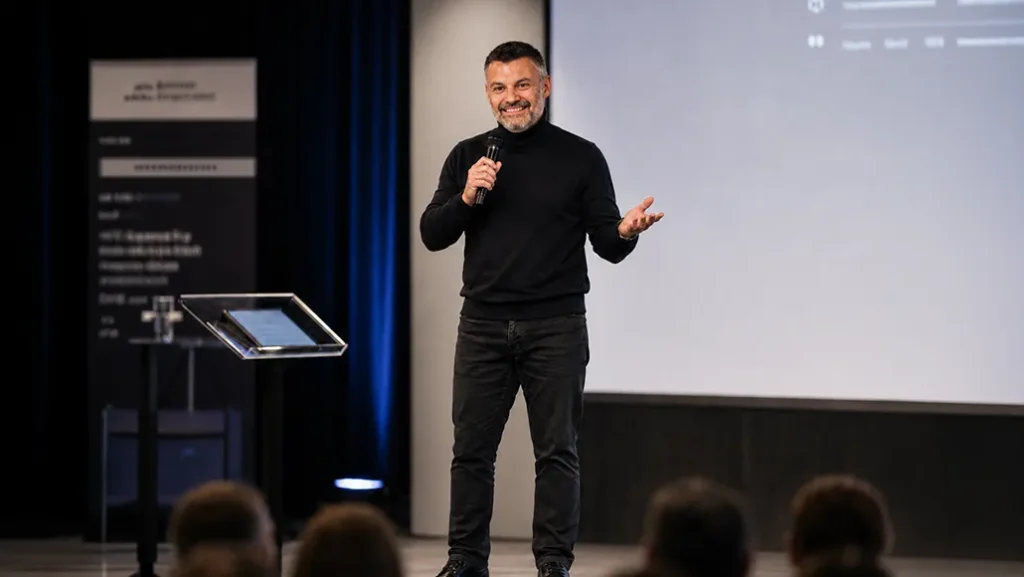 Gaëtan Caudron, fondateur de So Lead Heart, lors d’une conférence sur le leadership humain
