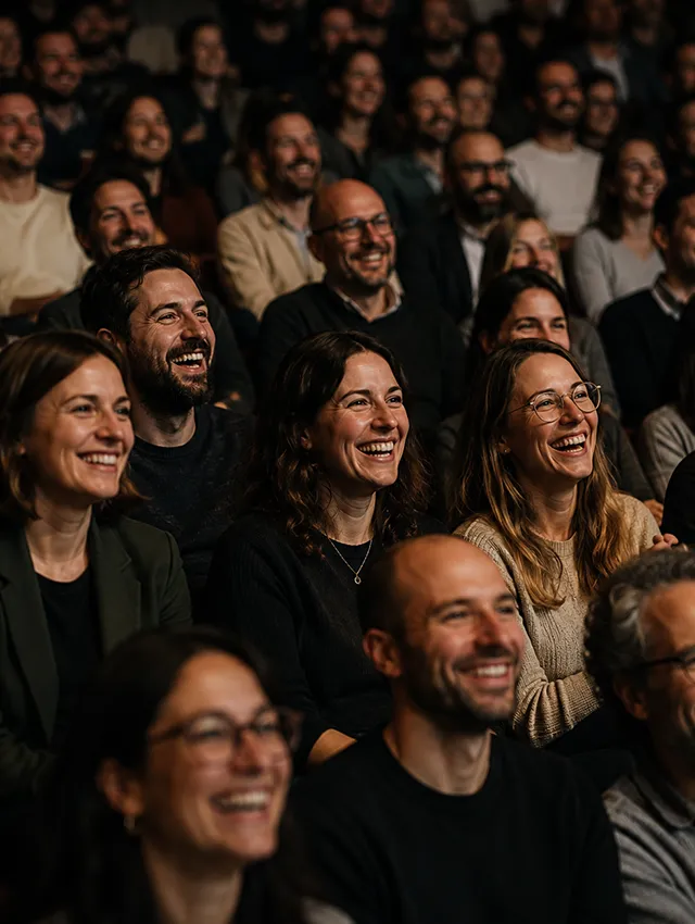 Public souriant lors d’une conférence gesticulée So Lead Heart sur les risques humains et le burn-out